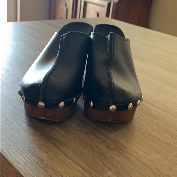 Leather and wood platform heel clogs - Picture 5 of 5